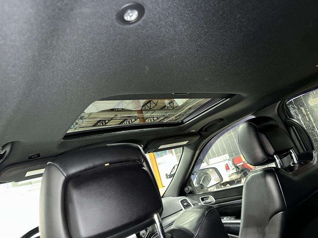 Thumbnail: 2019 Jeep Grand Cherokee - 28