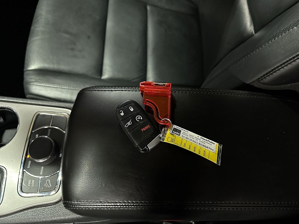 Thumbnail: 2019 Jeep Grand Cherokee - 16