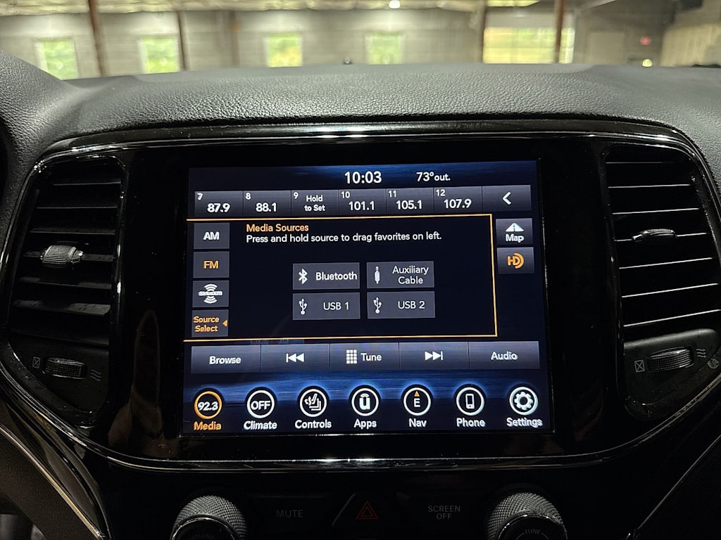Thumbnail: 2021 Jeep Grand Cherokee - 25