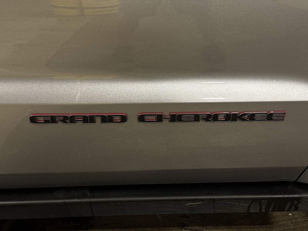 Thumbnail: 2021 Jeep Grand Cherokee - 32