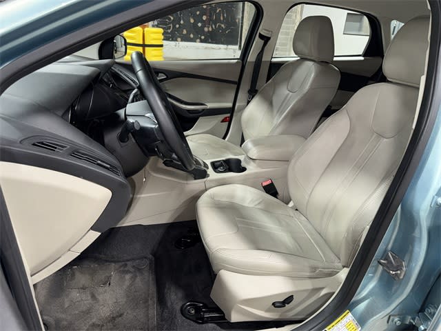 2012 Ford Focus SEL 9