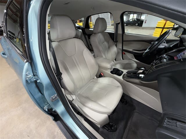 2012 Ford Focus SEL 10