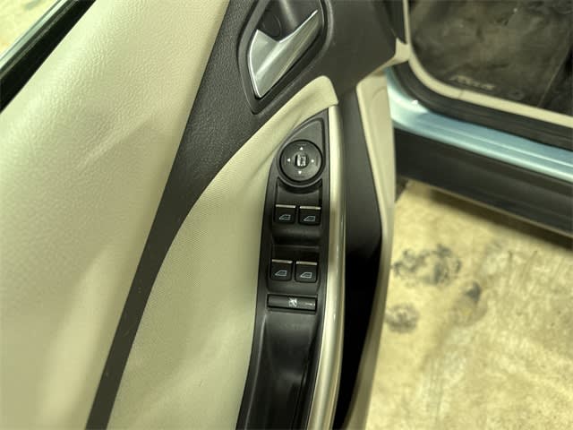 2012 Ford Focus SEL 24