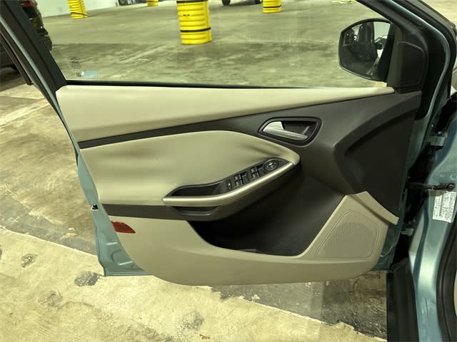 2012 Ford Focus SEL 29