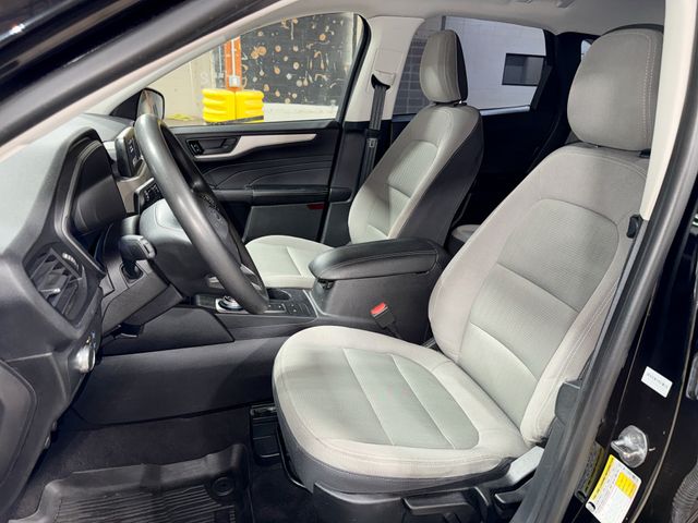 Thumbnail: 2021 Ford Escape - 8