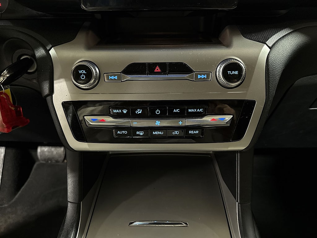 Thumbnail: 2021 Ford Explorer - 25