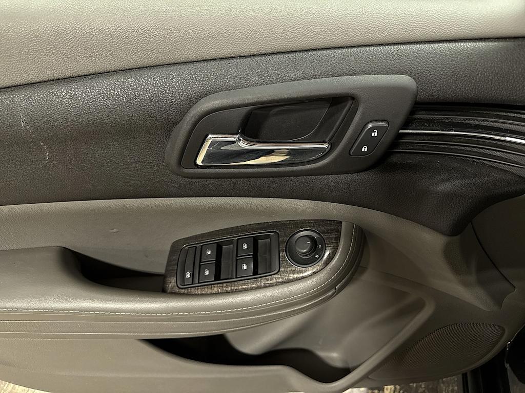 Thumbnail: 2015 Chevrolet Malibu - 22