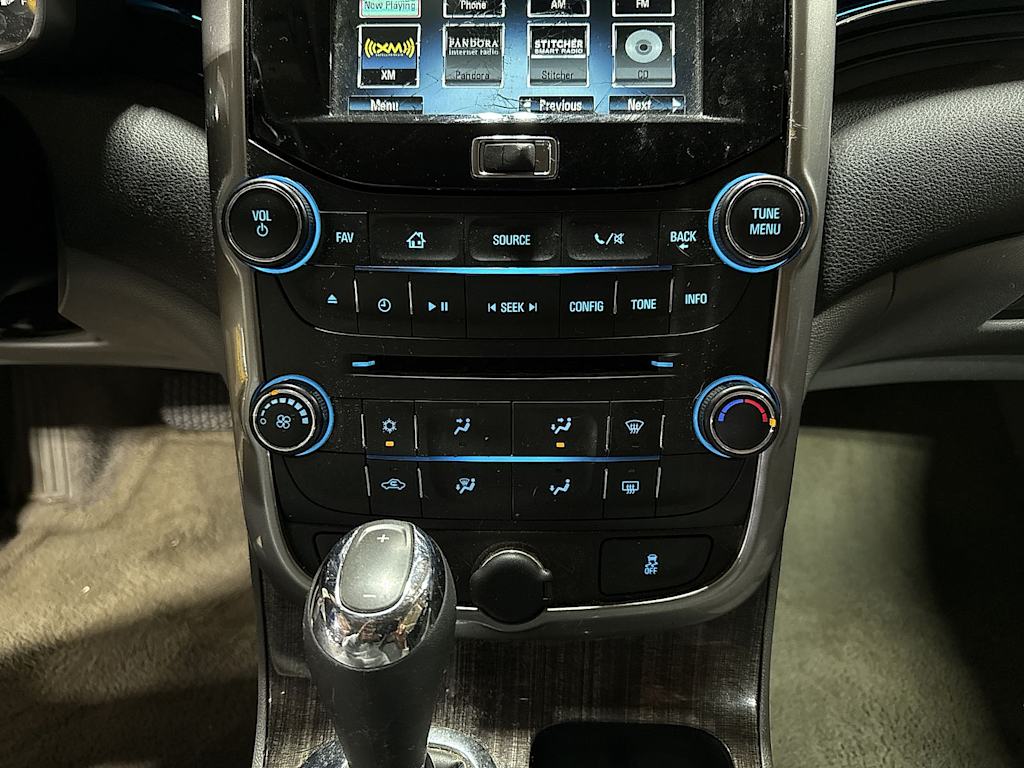 Thumbnail: 2015 Chevrolet Malibu - 21