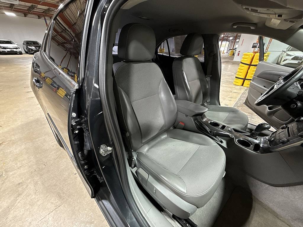 Thumbnail: 2015 Chevrolet Malibu - 8