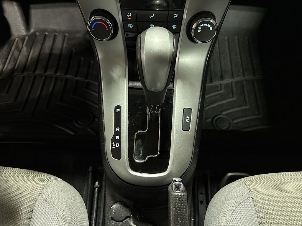 Thumbnail: 2012 Chevrolet Cruze - 30