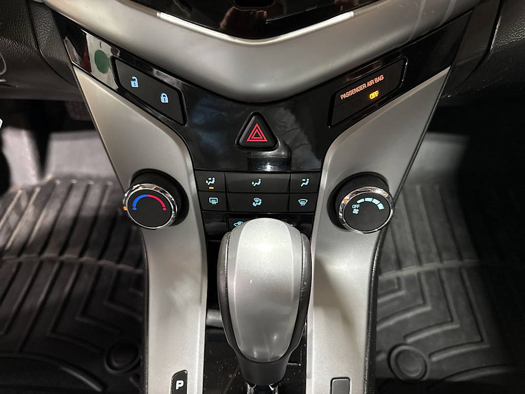 Thumbnail: 2012 Chevrolet Cruze - 12