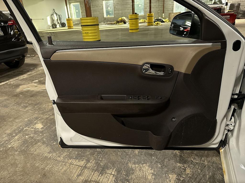 Thumbnail: 2010 Chevrolet Malibu - 29