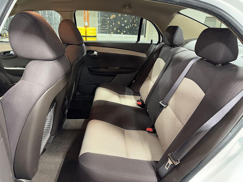 Thumbnail: 2010 Chevrolet Malibu - 10