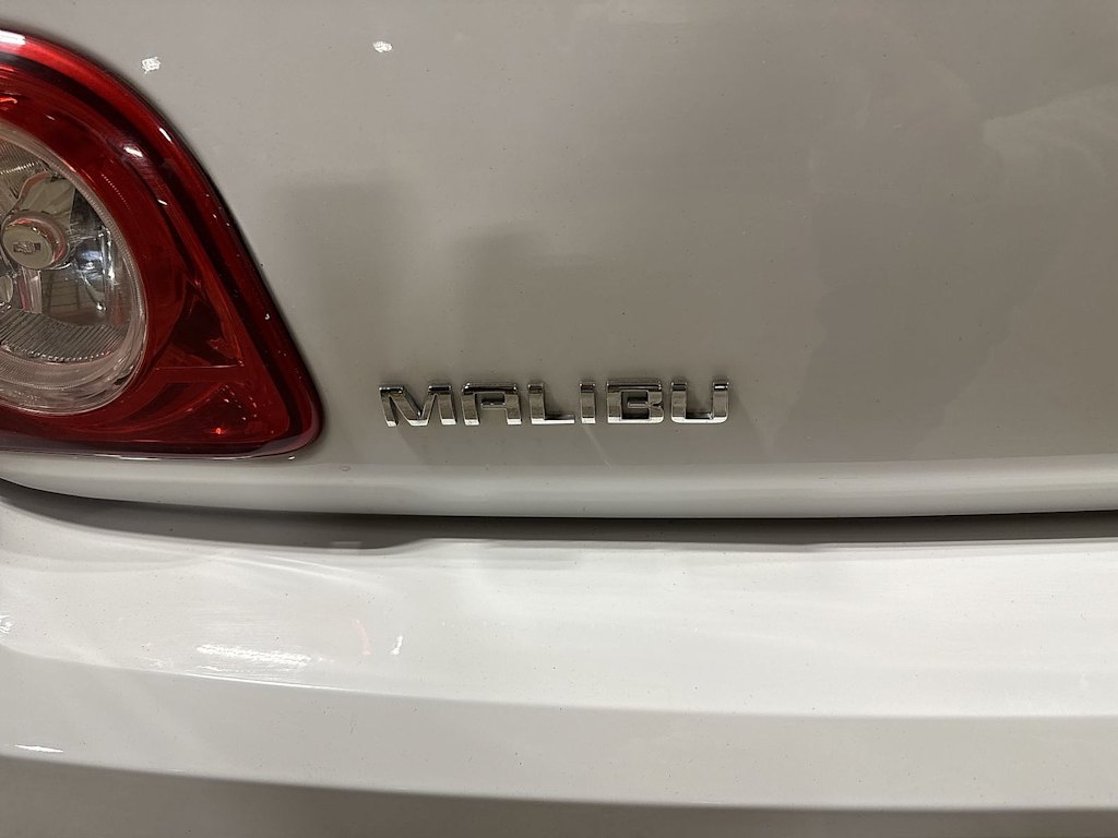 Thumbnail: 2010 Chevrolet Malibu - 5