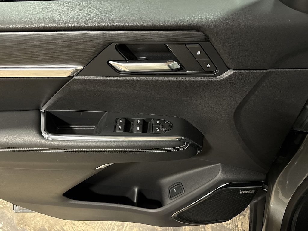 Thumbnail: 2025 GMC Acadia - 25