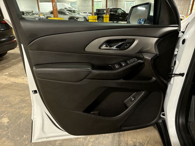 Thumbnail: 2023 Chevrolet Traverse - 31