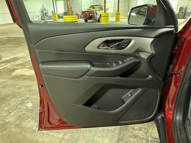 2021 Chevrolet Traverse LT 32