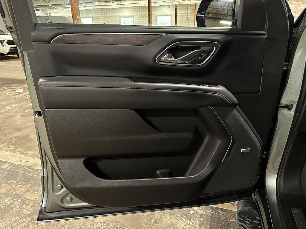 Thumbnail: 2023 Chevrolet Tahoe - 34