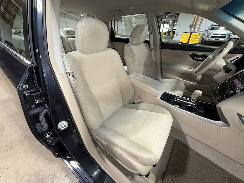 Thumbnail: 2013 Nissan Altima - 9