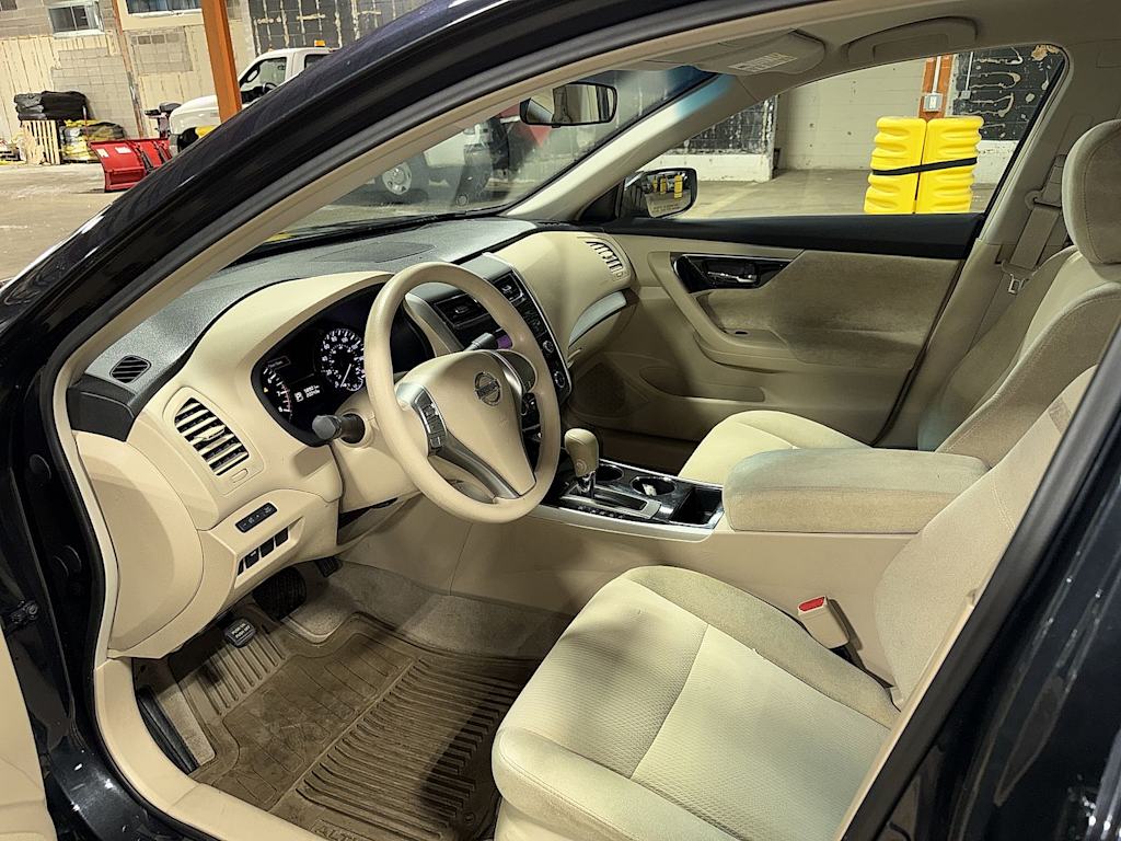 Thumbnail: 2013 Nissan Altima - 27
