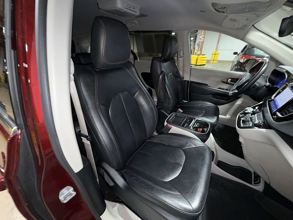 Thumbnail: 2017 Chrysler Pacifica - 11