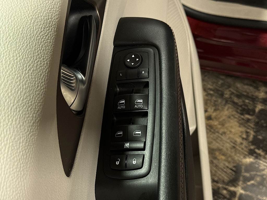 Thumbnail: 2017 Chrysler Pacifica - 26