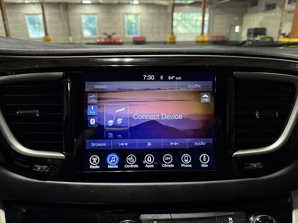 Thumbnail: 2017 Chrysler Pacifica - 24