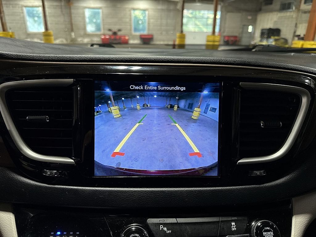 Thumbnail: 2017 Chrysler Pacifica - 28