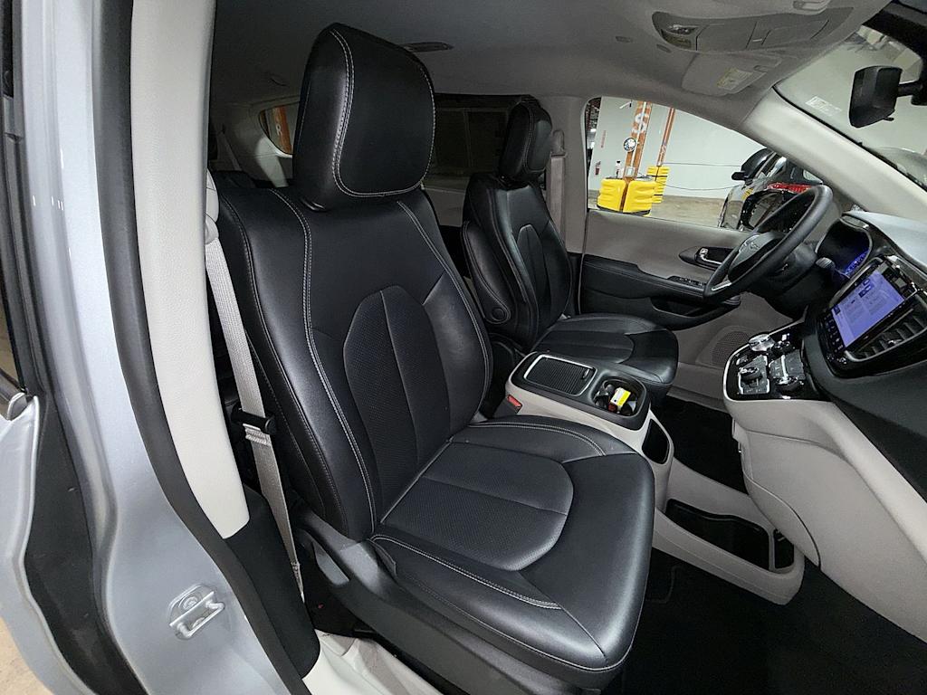 Thumbnail: 2024 Chrysler Pacifica - 10