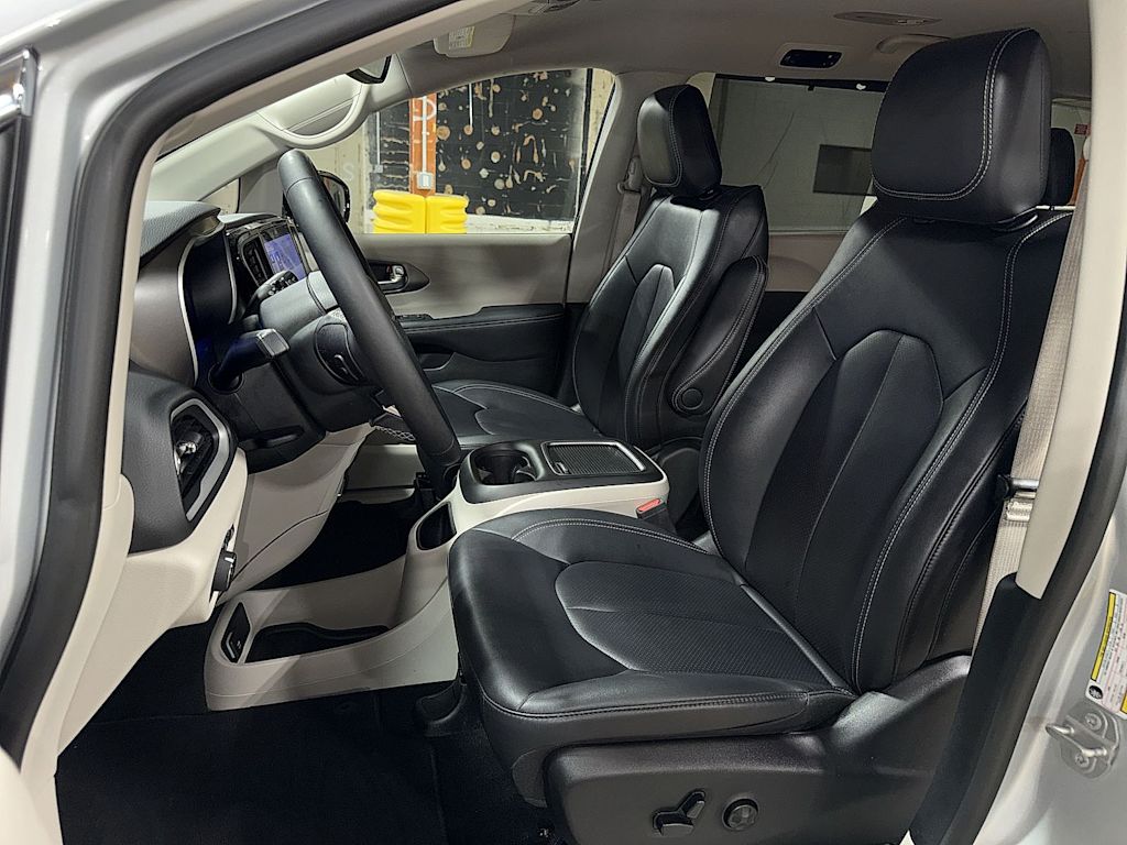 Thumbnail: 2024 Chrysler Pacifica - 9