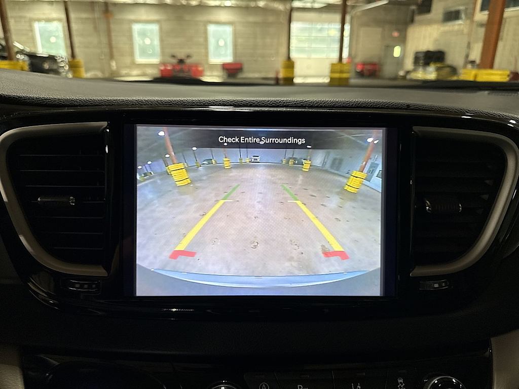 Thumbnail: 2024 Chrysler Pacifica - 26