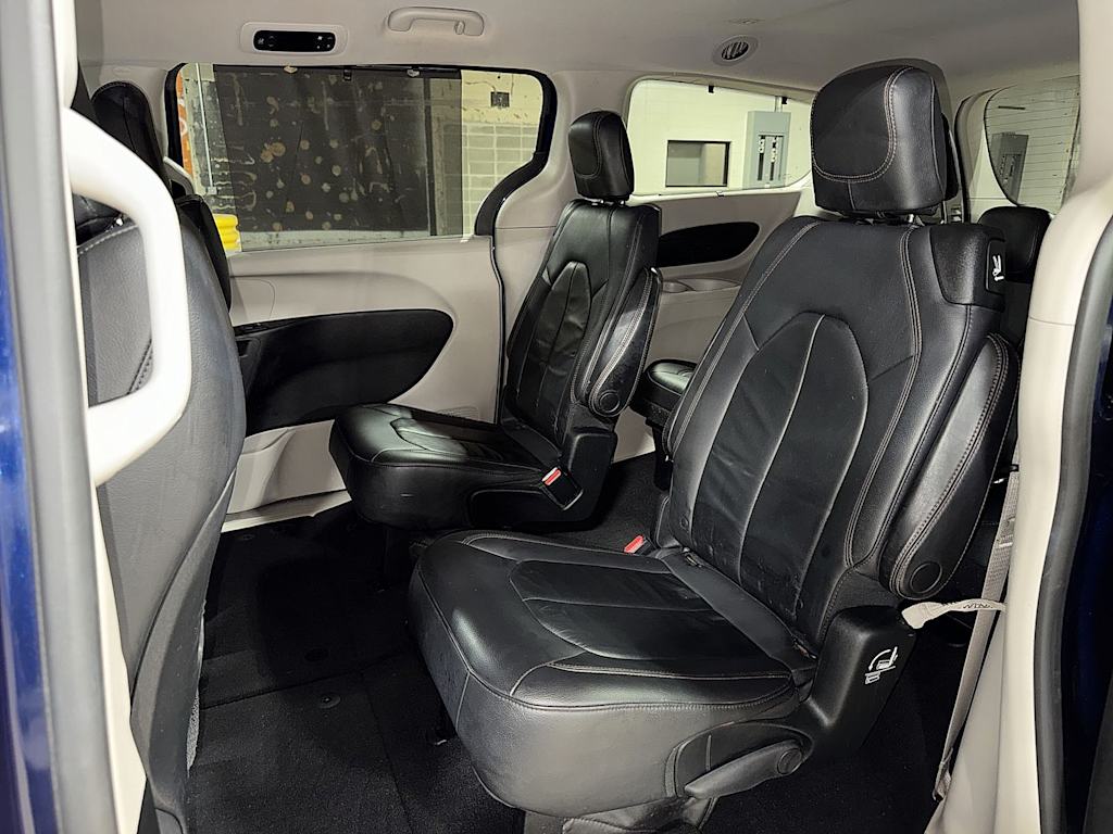 Thumbnail: 2017 Chrysler Pacifica - 12