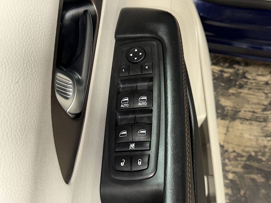 Thumbnail: 2017 Chrysler Pacifica - 27
