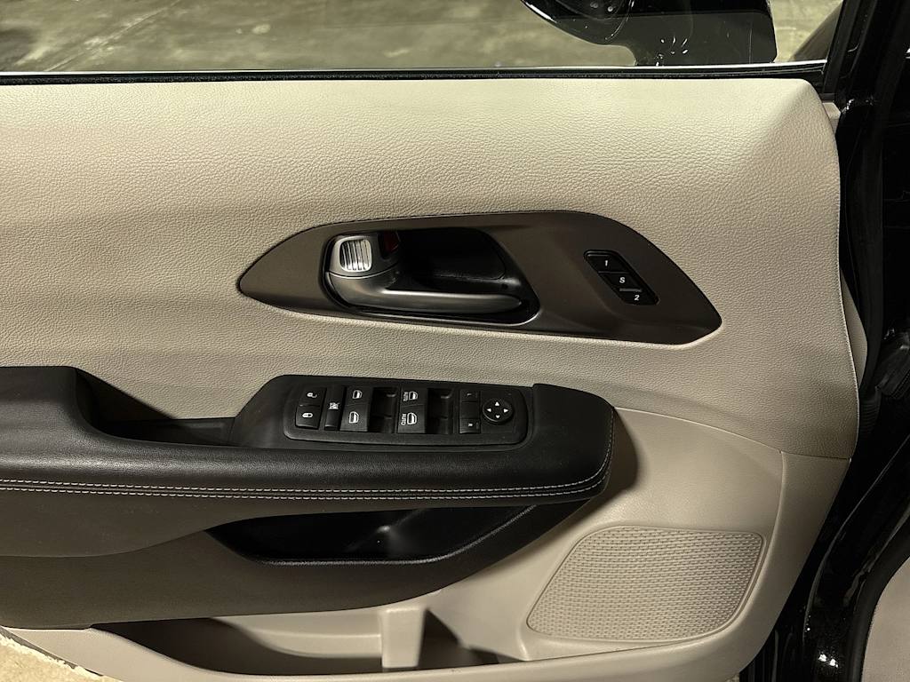 Thumbnail: 2024 Chrysler Pacifica - 26