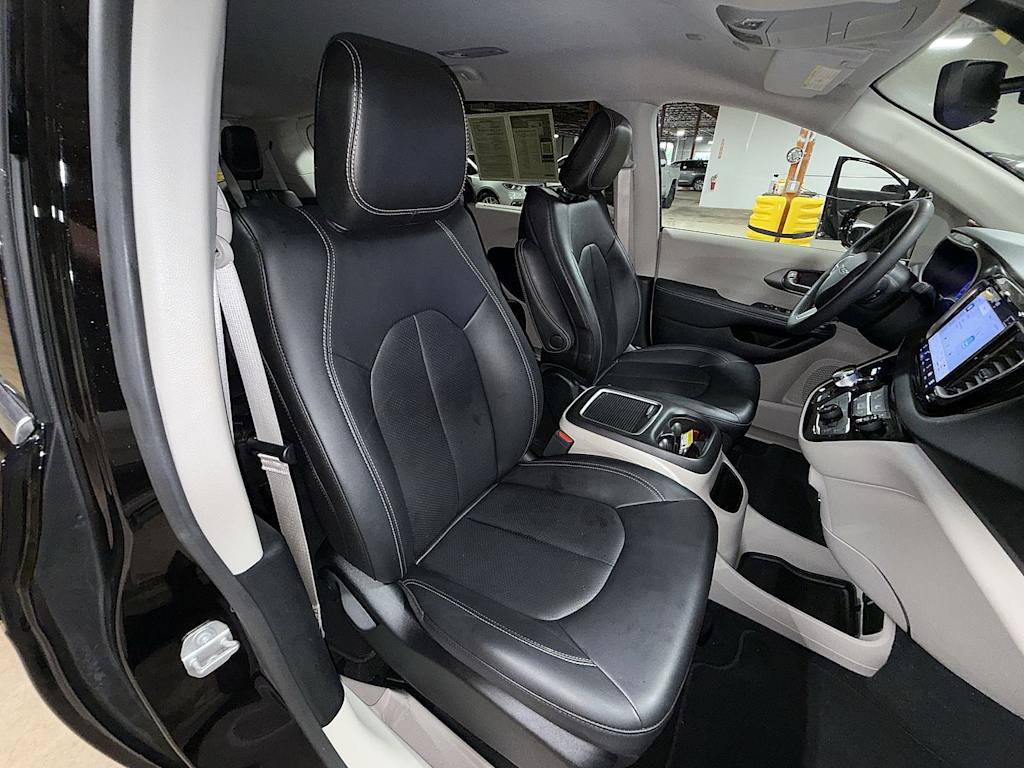 Thumbnail: 2024 Chrysler Pacifica - 10