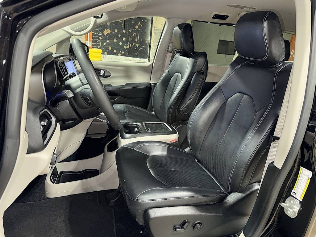 Thumbnail: 2024 Chrysler Pacifica - 9