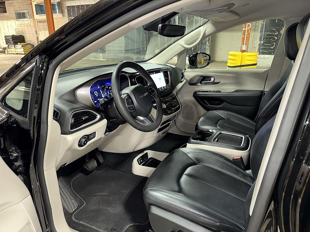 Thumbnail: 2024 Chrysler Pacifica - 8
