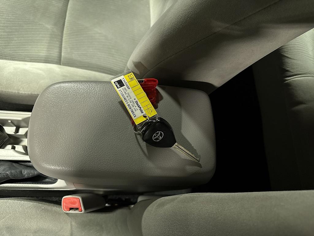 Thumbnail: 2011 Toyota Corolla - 16