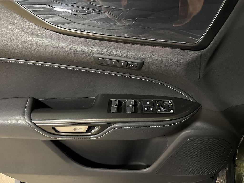 Thumbnail: 2025 Lexus ES - 24