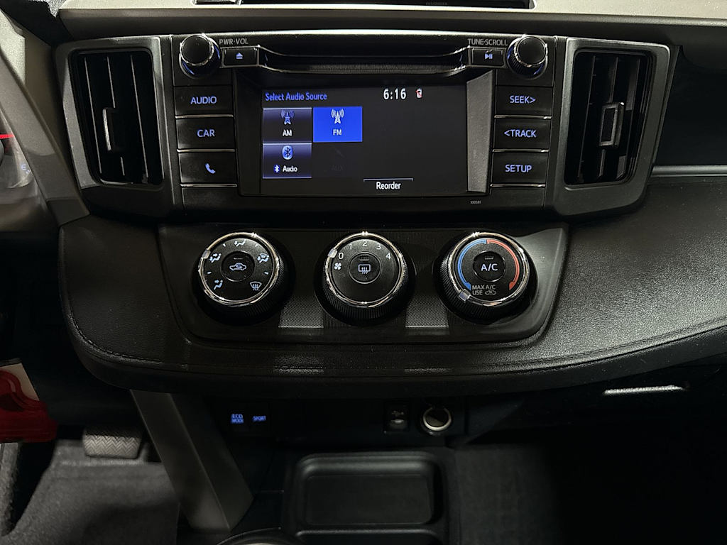 Thumbnail: 2016 Toyota RAV4 - 25