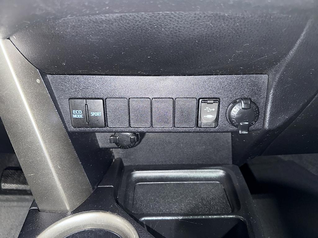 Thumbnail: 2015 Toyota RAV4 - 31