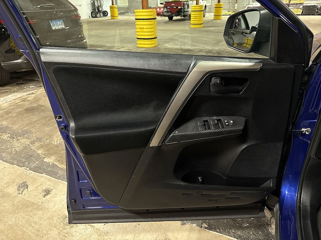 Thumbnail: 2015 Toyota RAV4 - 30