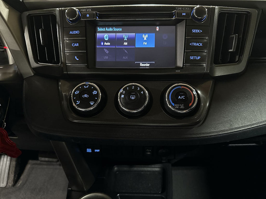 Thumbnail: 2015 Toyota RAV4 - 25