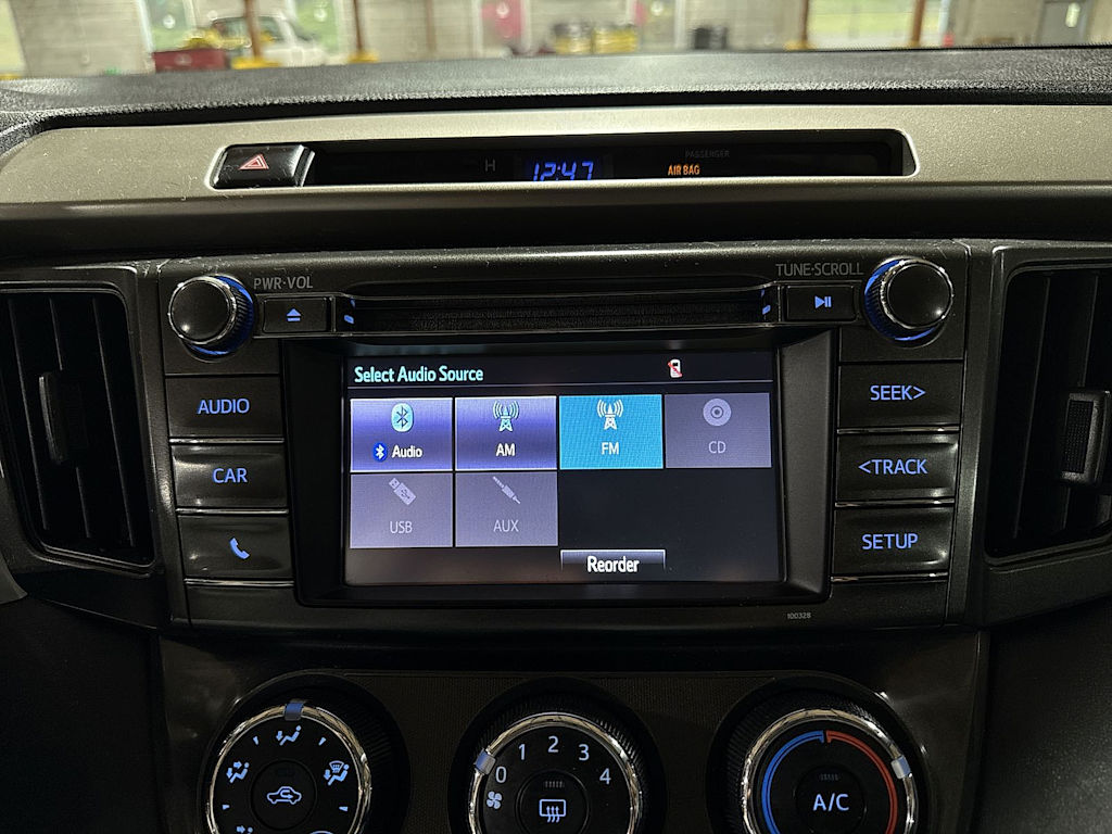 Thumbnail: 2015 Toyota RAV4 - 24