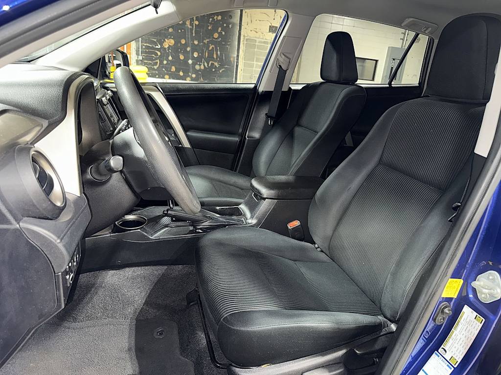 Thumbnail: 2015 Toyota RAV4 - 10