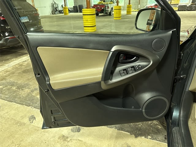 2012 Toyota RAV4 Limited 31