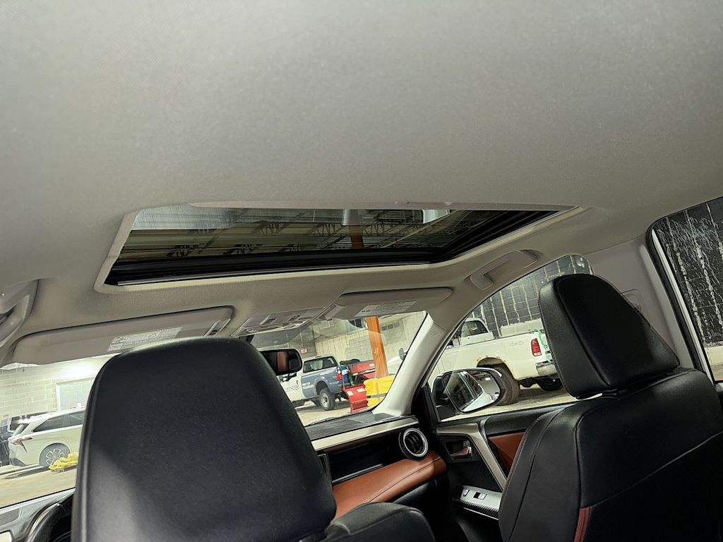 Thumbnail: 2015 Toyota RAV4 - 29