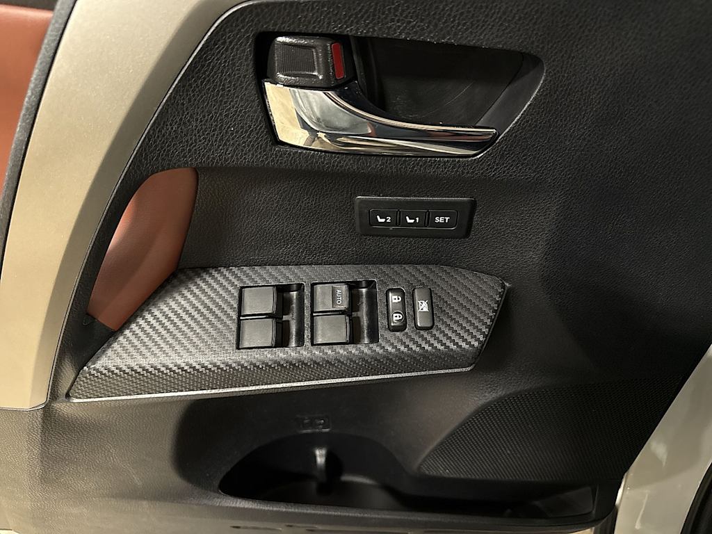 Thumbnail: 2015 Toyota RAV4 - 27