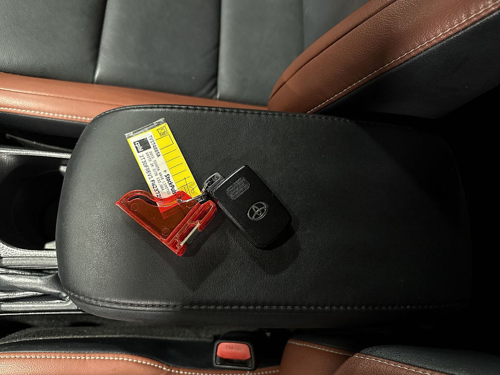 Thumbnail: 2015 Toyota RAV4 - 17