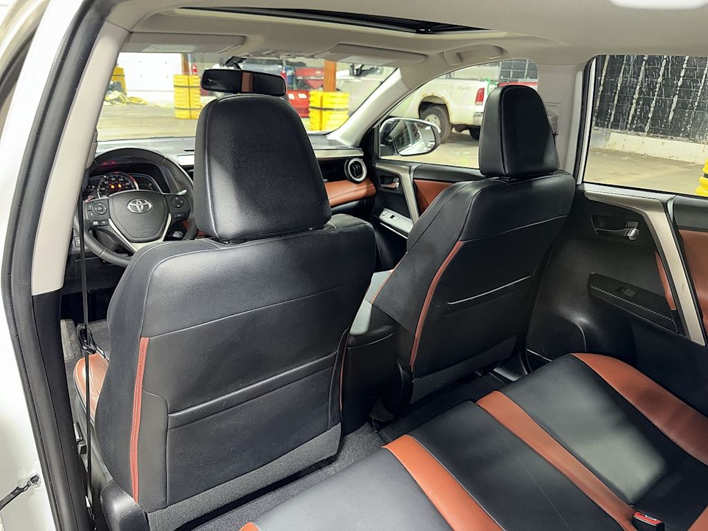 Thumbnail: 2015 Toyota RAV4 - 32